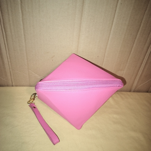 Casa Lopez Piramid Pebbled Leather Bag. - Picture 6 of 15